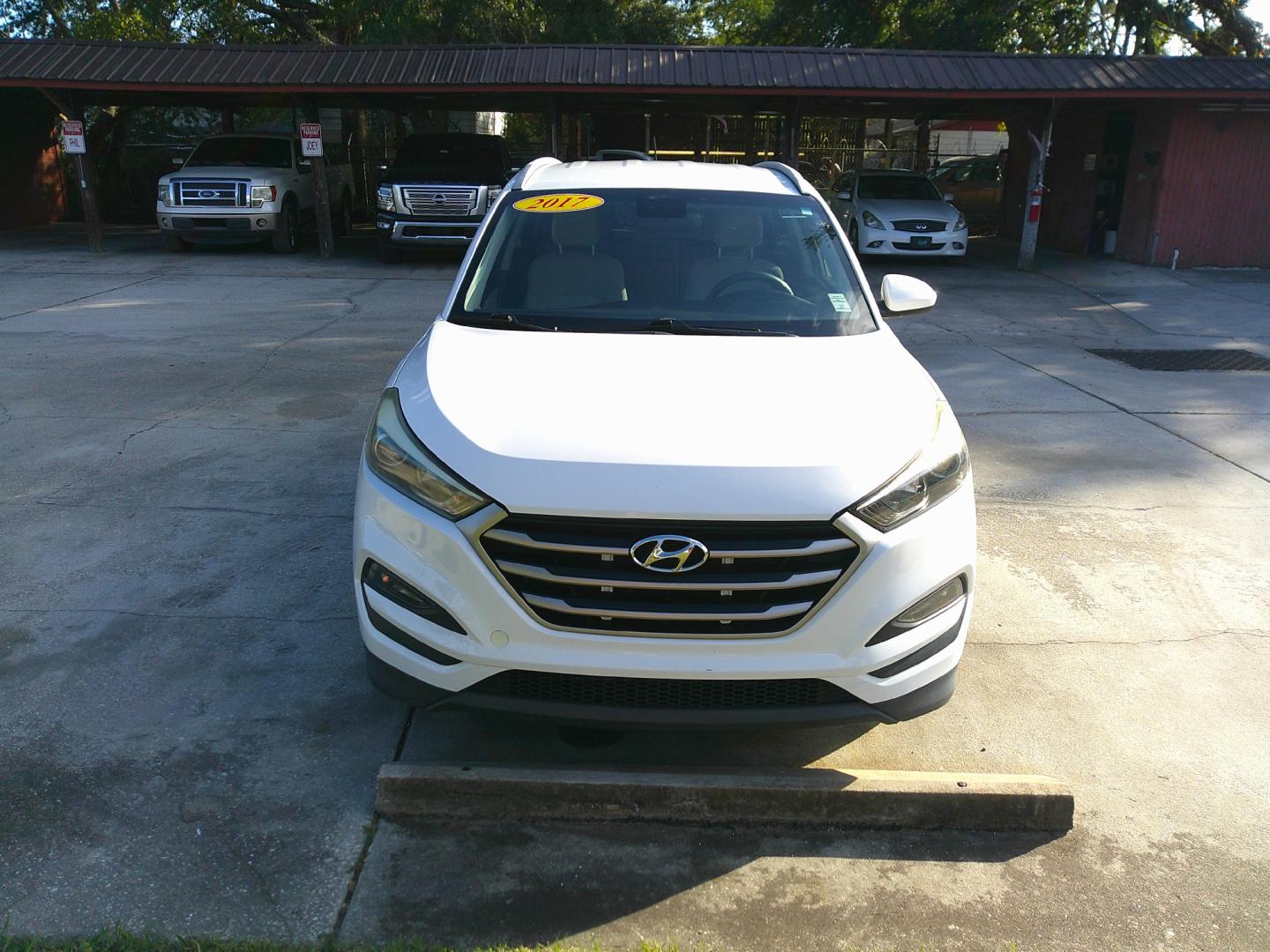 2017 WHITE HYUNDAI TUCSON LIMITED; SPOR (KM8J33A46HU) , located at 10405 Abercorn Street, Savannah, GA, 31419, (912) 921-8965, 31.988262, -81.131760 - Photo#0